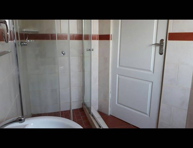 2 BEDROOM FLAT RENTED IN SCHUINSHOOGTE